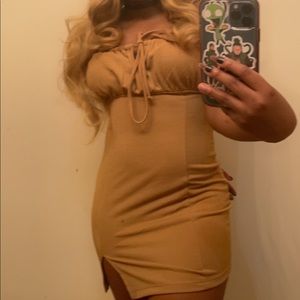 Tan body on dress with small slit on the side and ties at the chest🤎